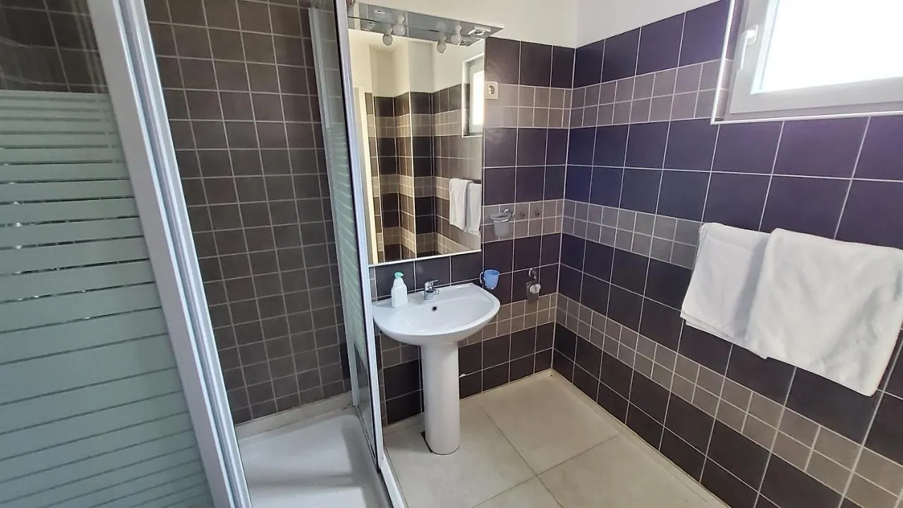 Appealing Apartment 8 Sleeps 3 Guests سبليت