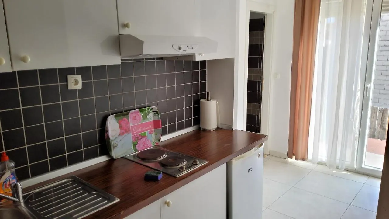 Appealing Apartment 8 Sleeps 3 Guests سبليت