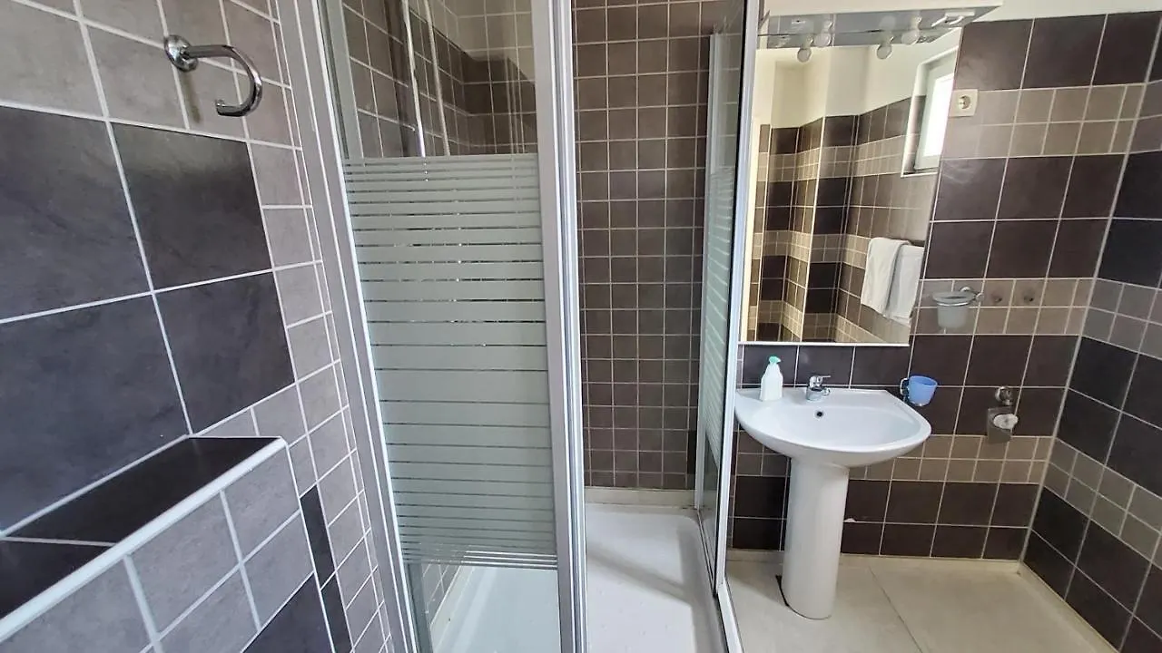 Appealing Apartment 8 Sleeps 3 Guests 스플리트