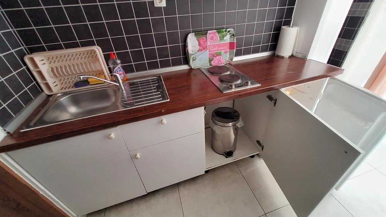 Appealing Apartment 8 Sleeps 3 Guests Split