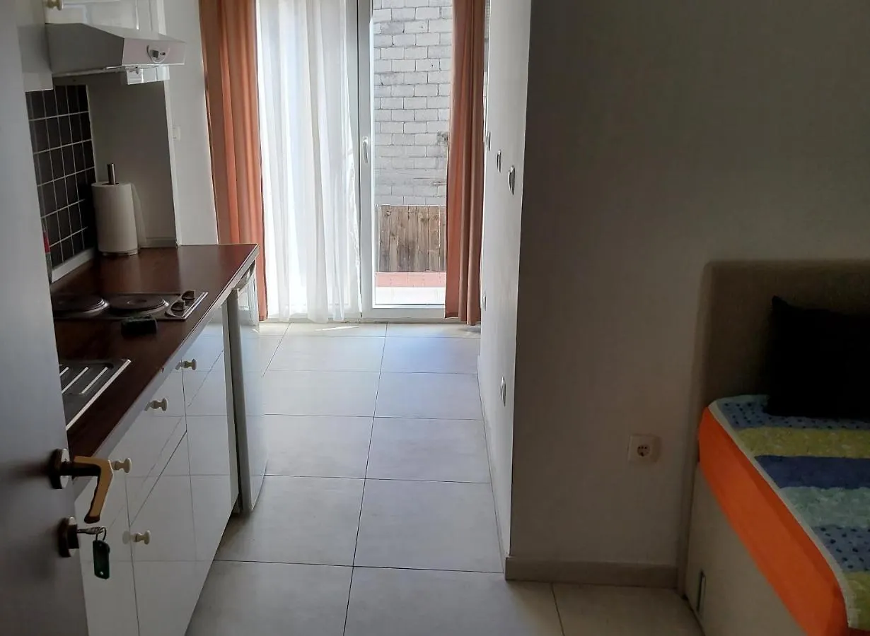 Appealing Apartment 8 Sleeps 3 Guests Split 0*,